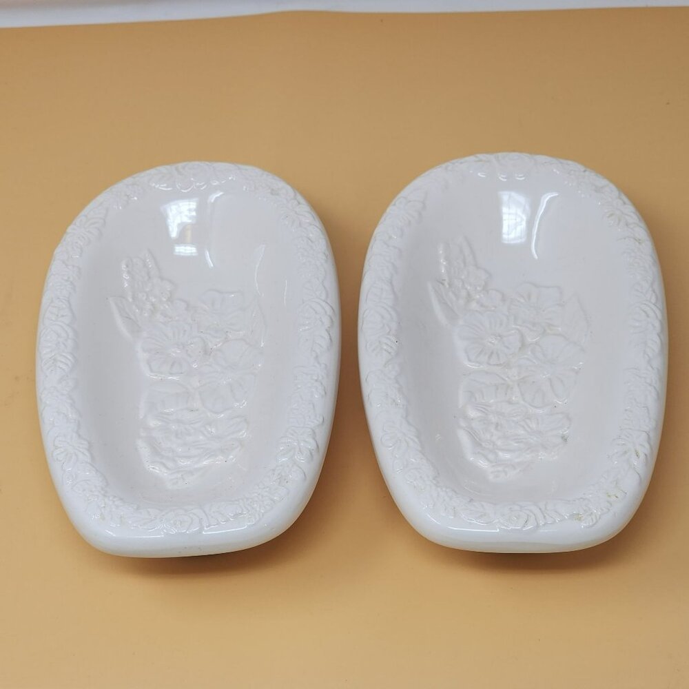 Set Of 2 White Ceramic Floral Soap Dishes With Embossed Design Bathroom Decor